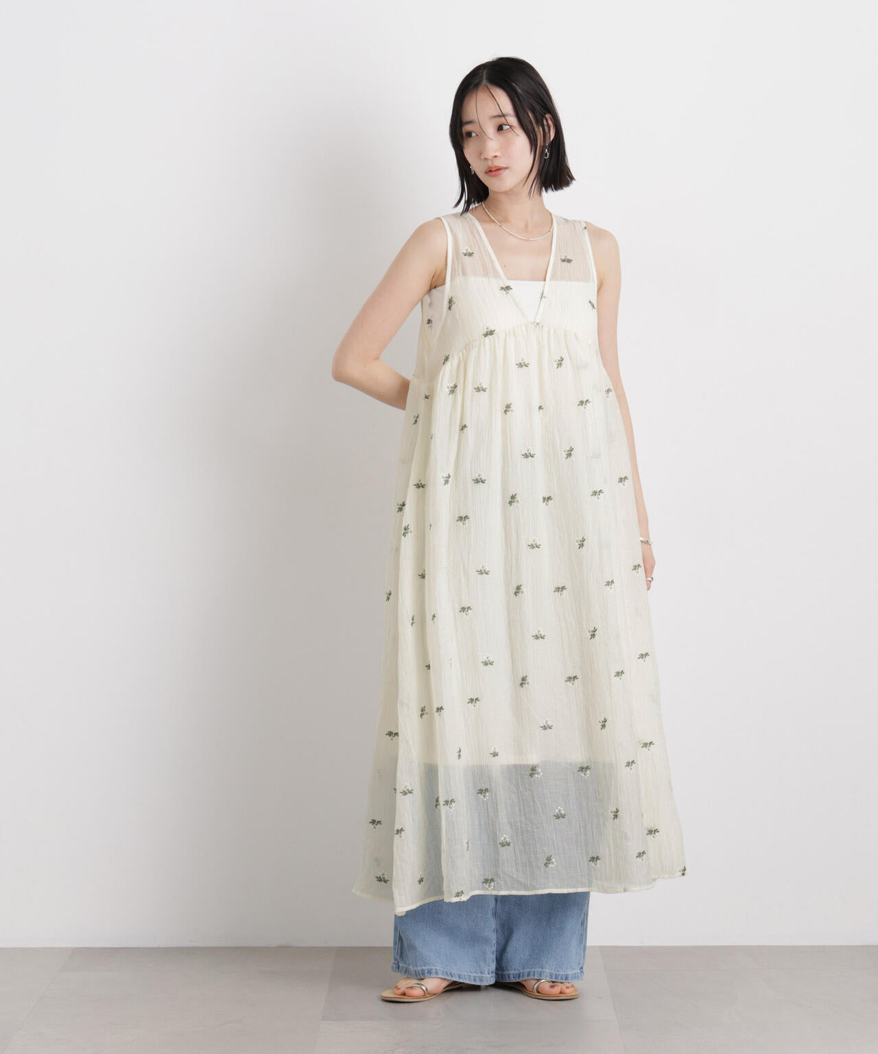 小花柄エンブロイダリーシアーギャザーワンピース 6736119325