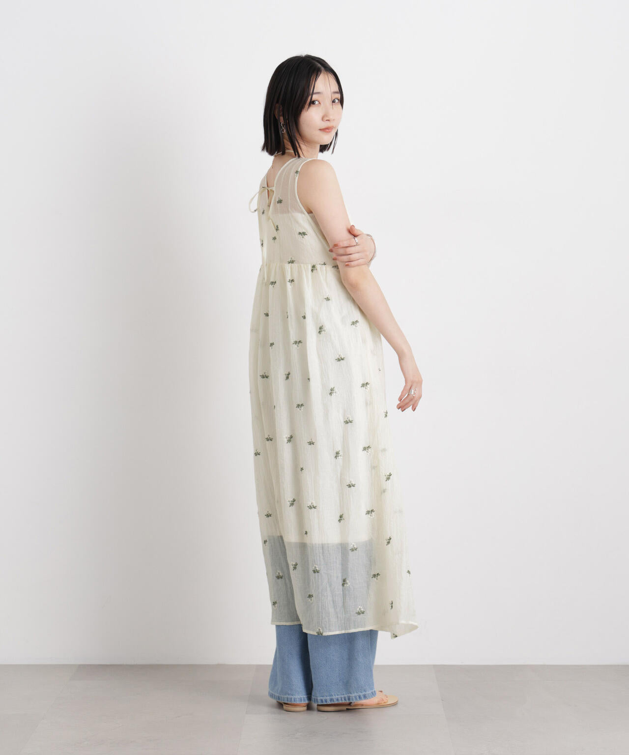 小花柄エンブロイダリーシアーギャザーワンピース 6736119325