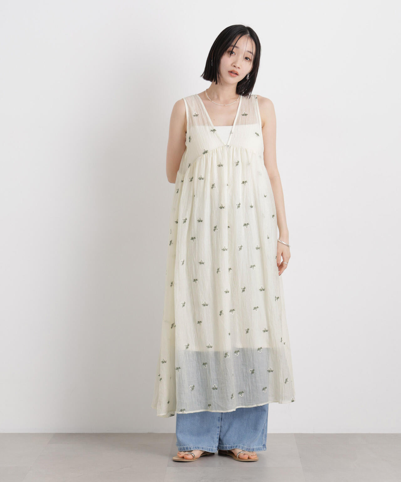 小花柄エンブロイダリーシアーギャザーワンピース 6736119325