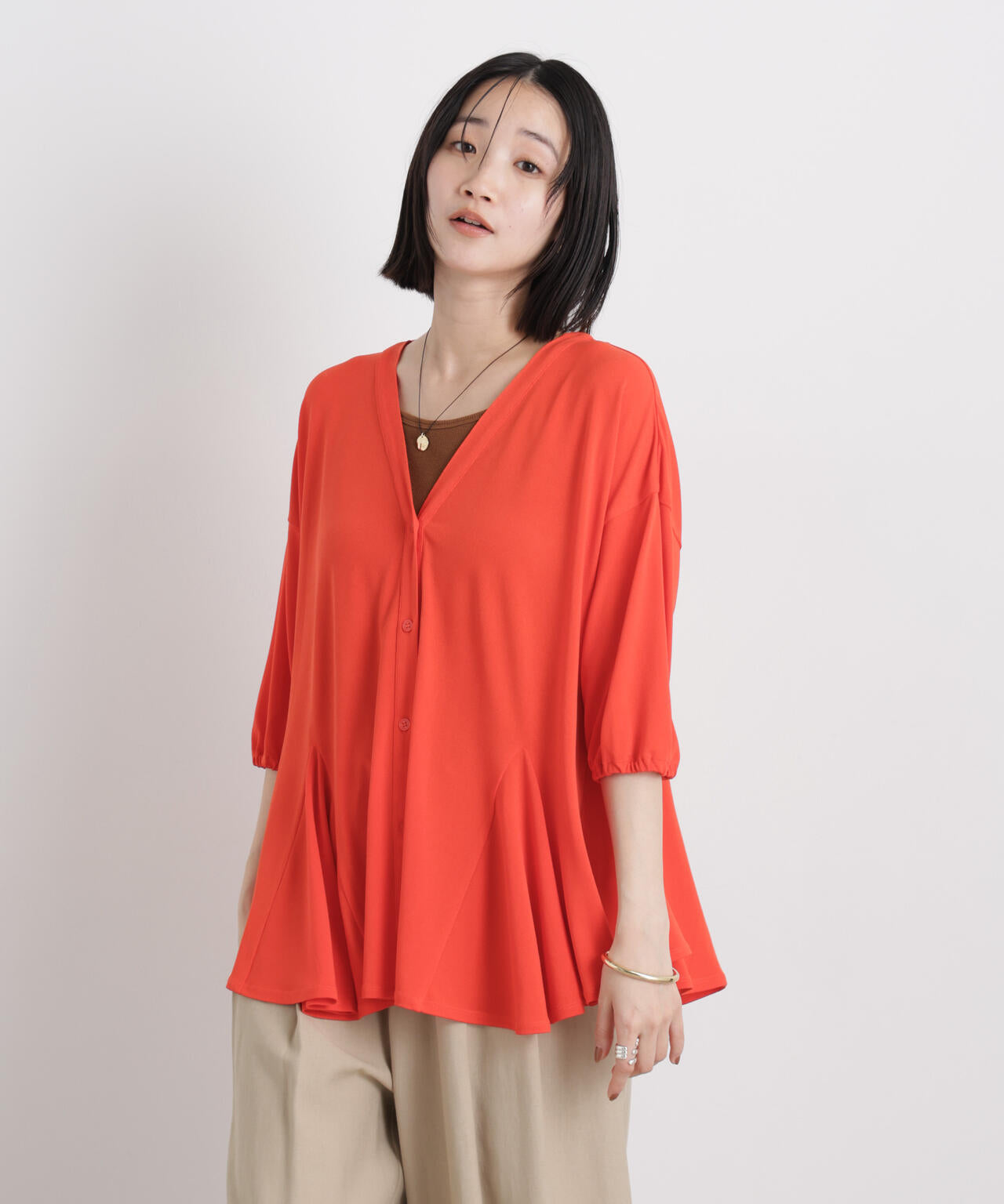 カットジョーゼットマチフレアVネックブラウス 6736121305