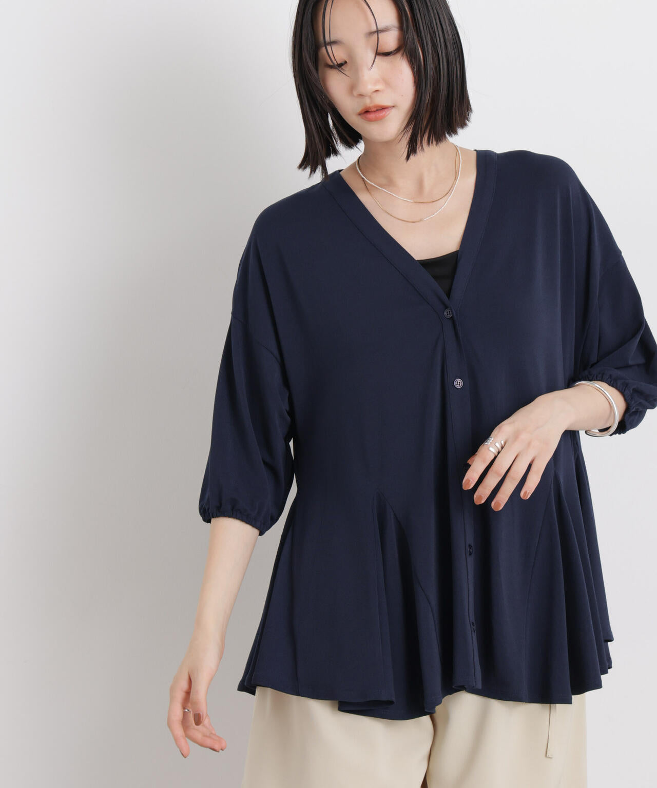 カットジョーゼットマチフレアVネックブラウス 6736121305