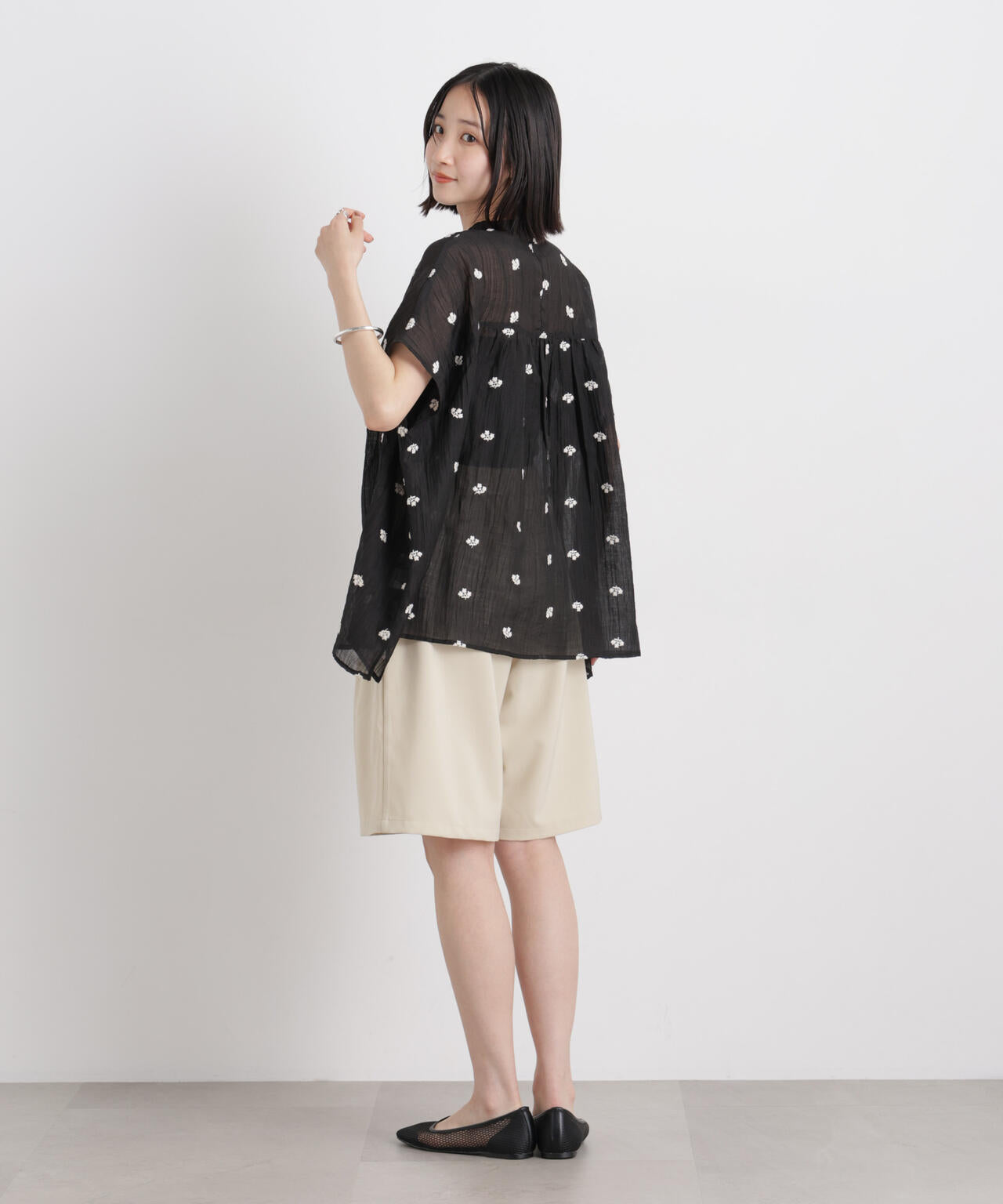 小花柄エンブロイダリーシアーワイドブラウス 6736121314