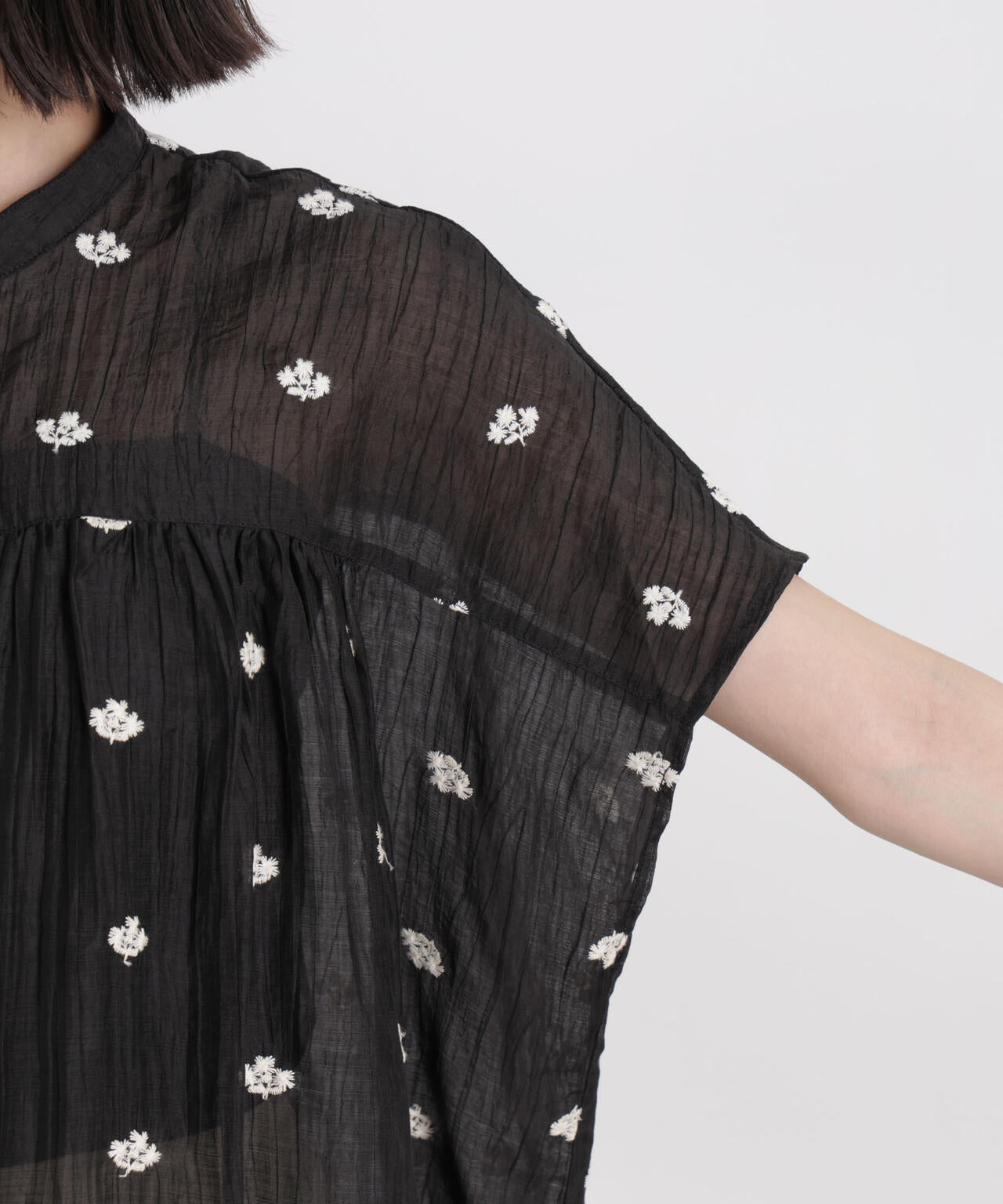小花柄エンブロイダリーシアーワイドブラウス 6736121314
