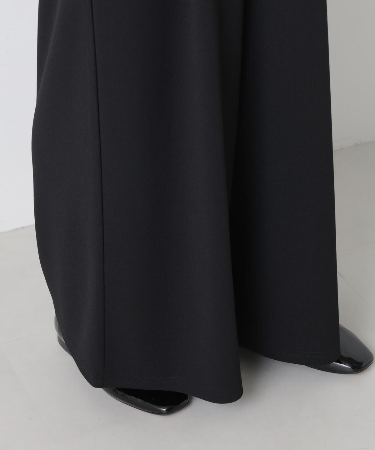 タックワイドカットジョーゼットパンツ 6736127301