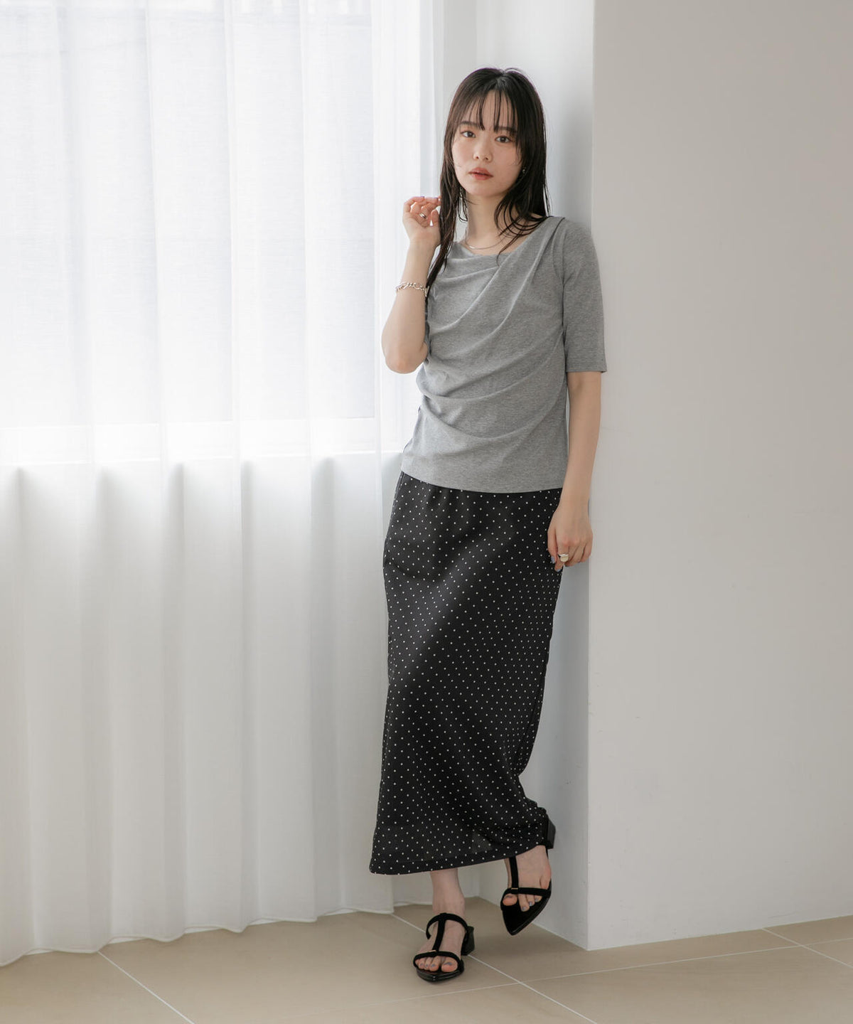 WEB限定/タックアシメフライスカットデザイントップス 6736224302