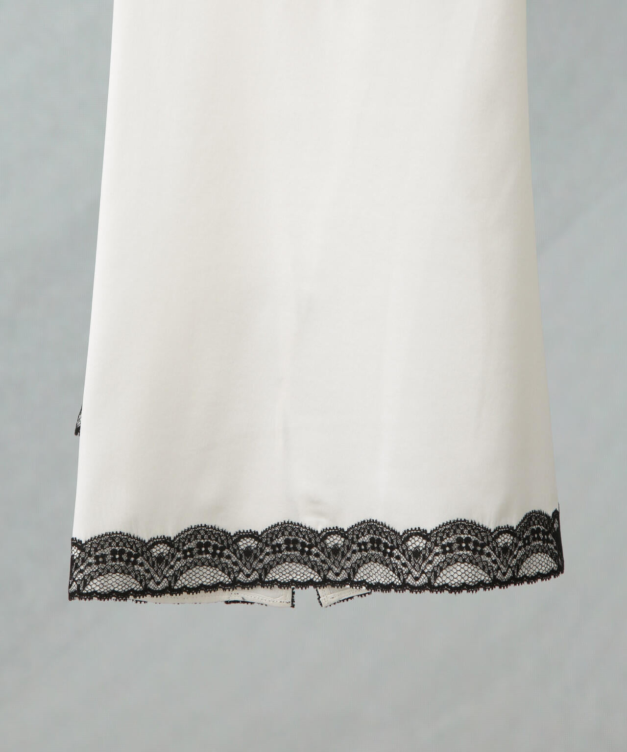 ANTHEM A/POWDERY SILK LACE CAMISOLE 6715121007