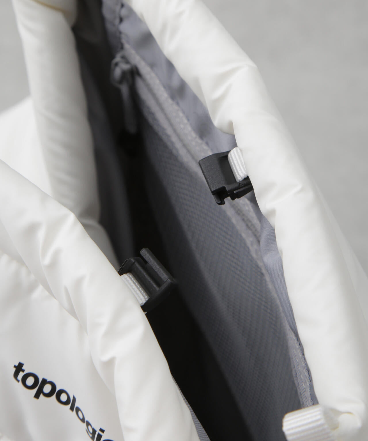 Topologie/Marche Tote Large Puffer 6705132178