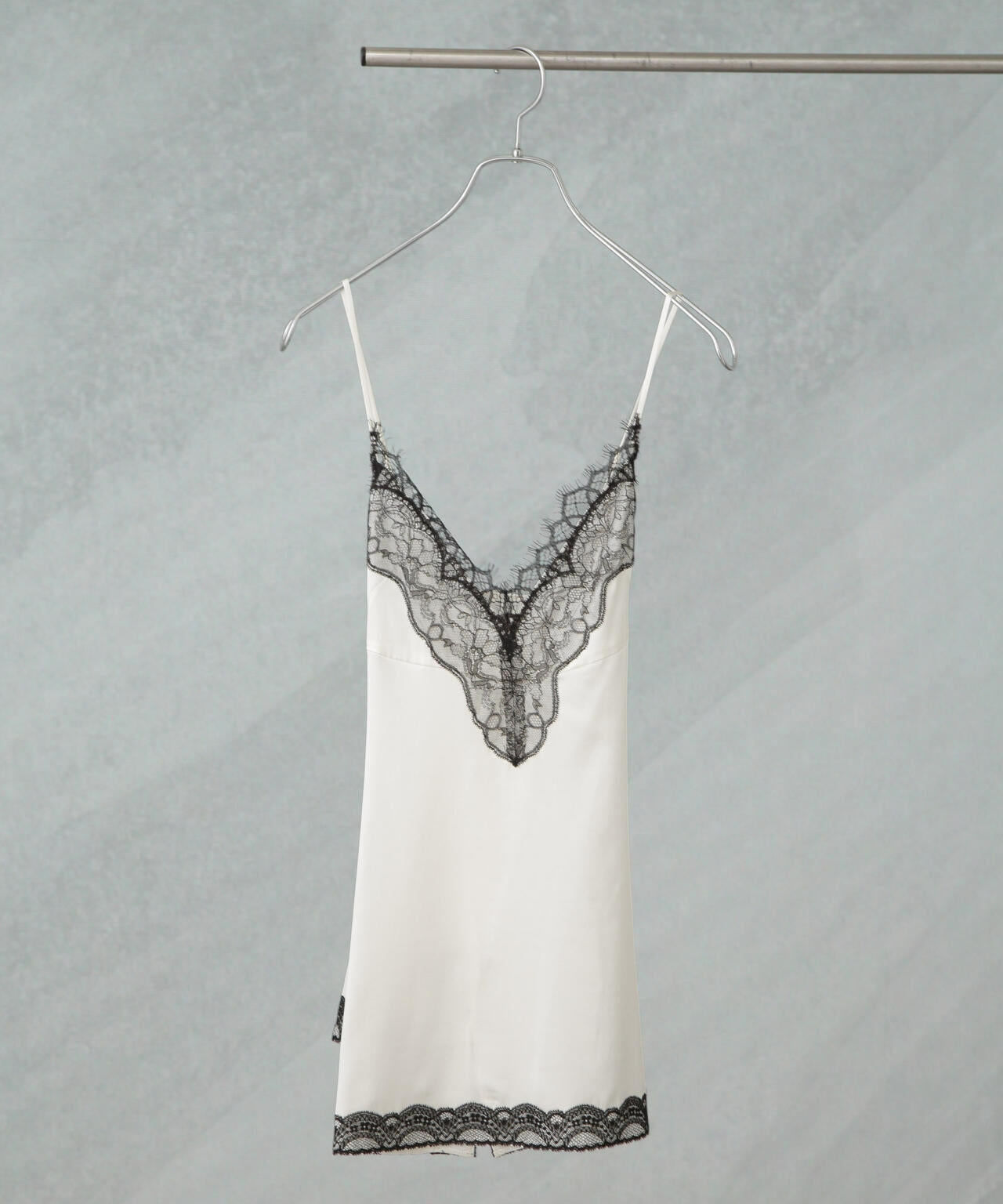 ANTHEM A/POWDERY SILK LACE CAMISOLE 6715121007