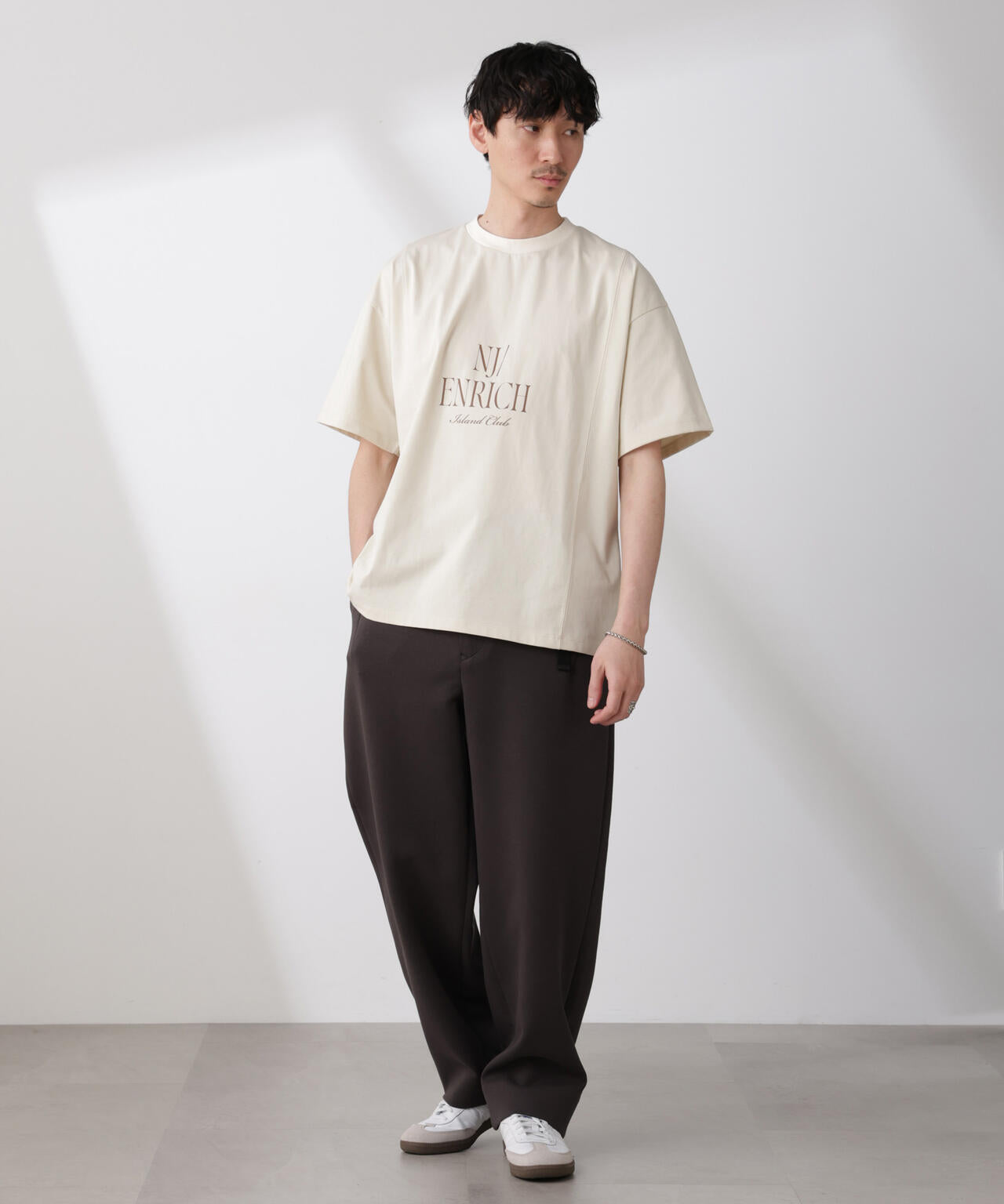 「NJ/CLUB」 ENRICHプリント切り替え Tシャツ 6685124223