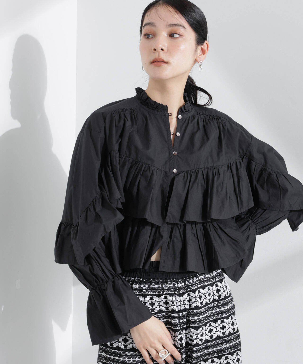 Sara mallika/COTTON VOLUMEFRILL SHORTBLOUSE 6715120034