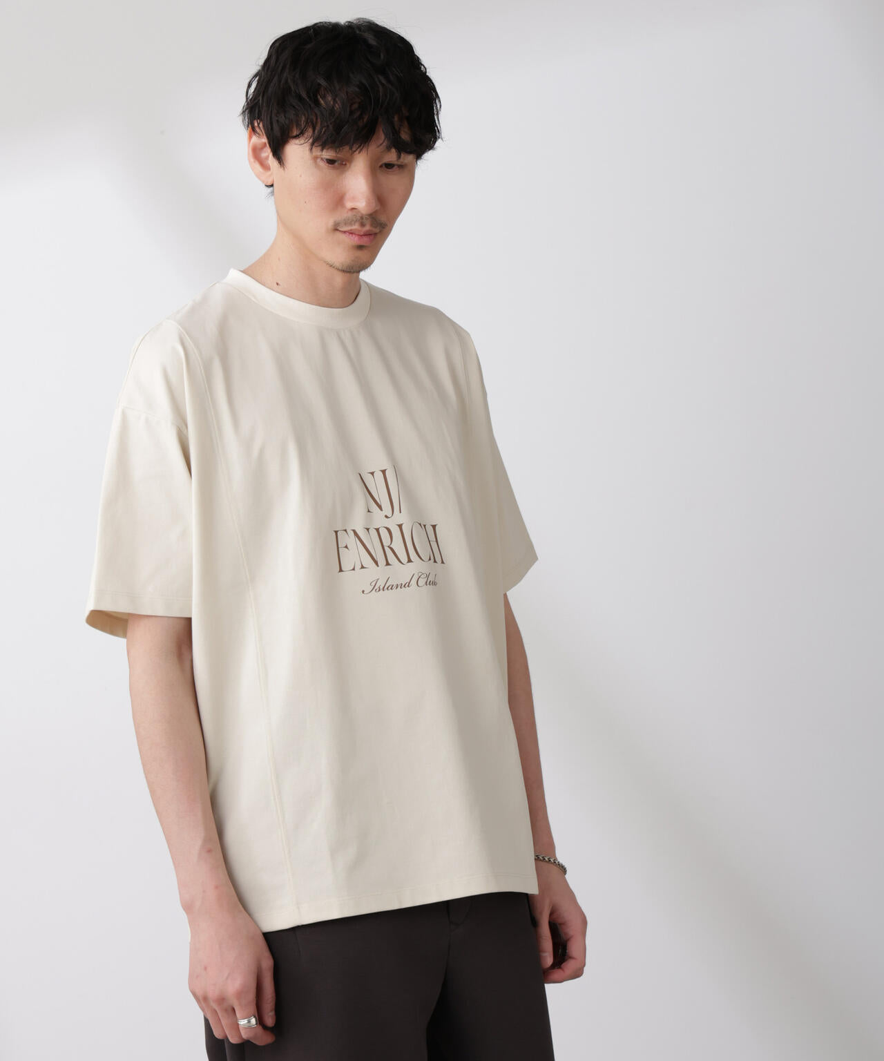 「NJ/CLUB」 ENRICHプリント切り替え Tシャツ 6685124223