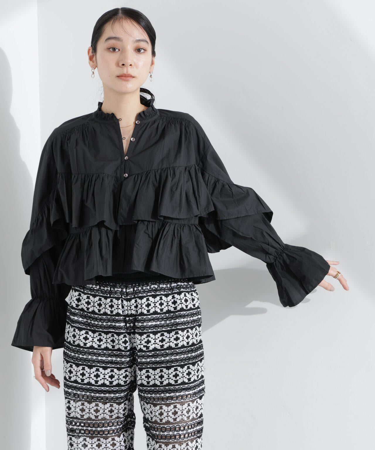 Sara mallika/COTTON VOLUMEFRILL SHORTBLOUSE 6715120034