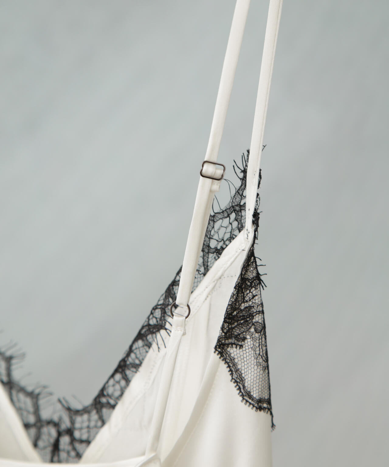 ANTHEM A/POWDERY SILK LACE CAMISOLE 6715121007