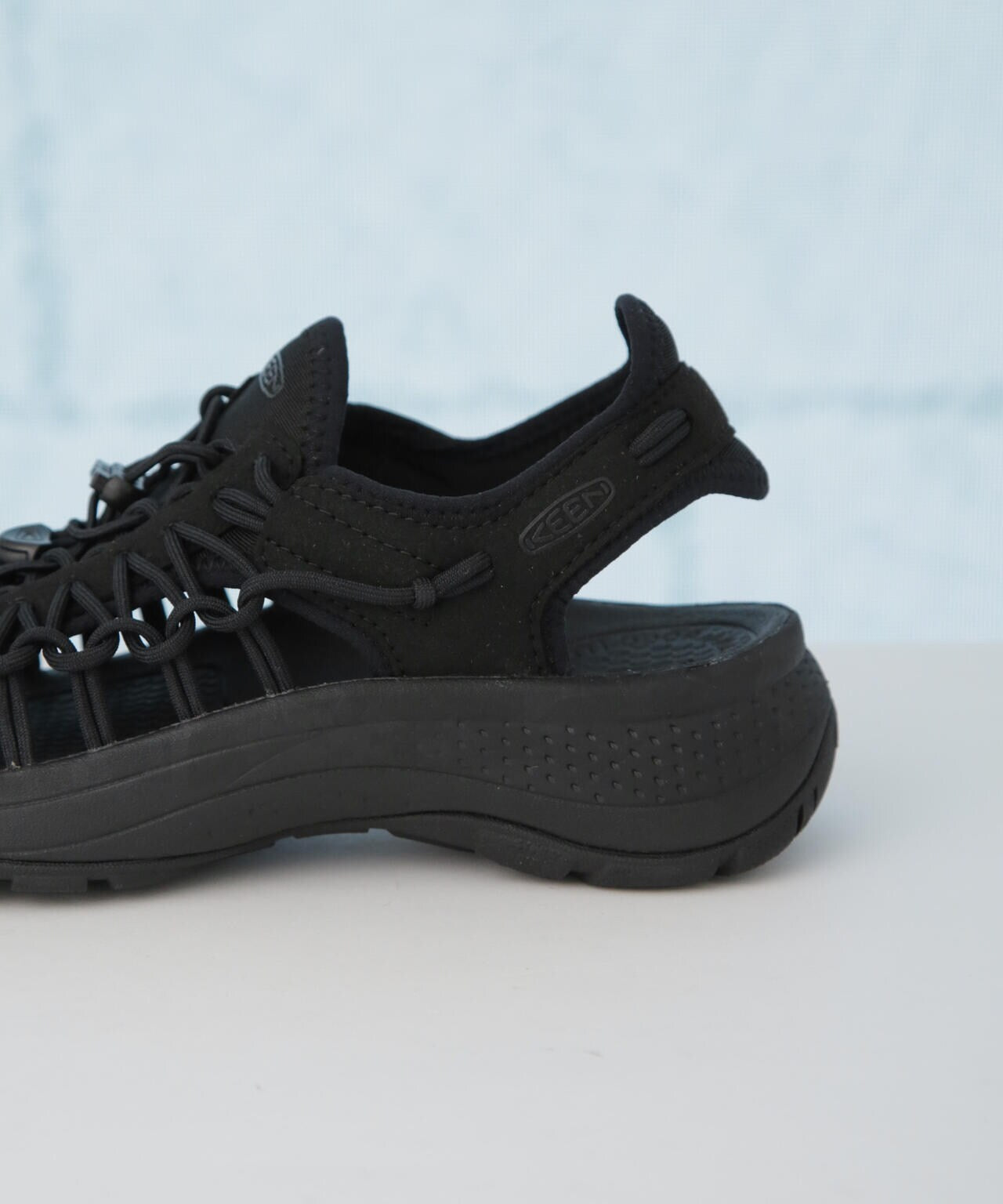 KEEN/UNEEK ASTORIA ユニーク アストリア ブラック 6714135192