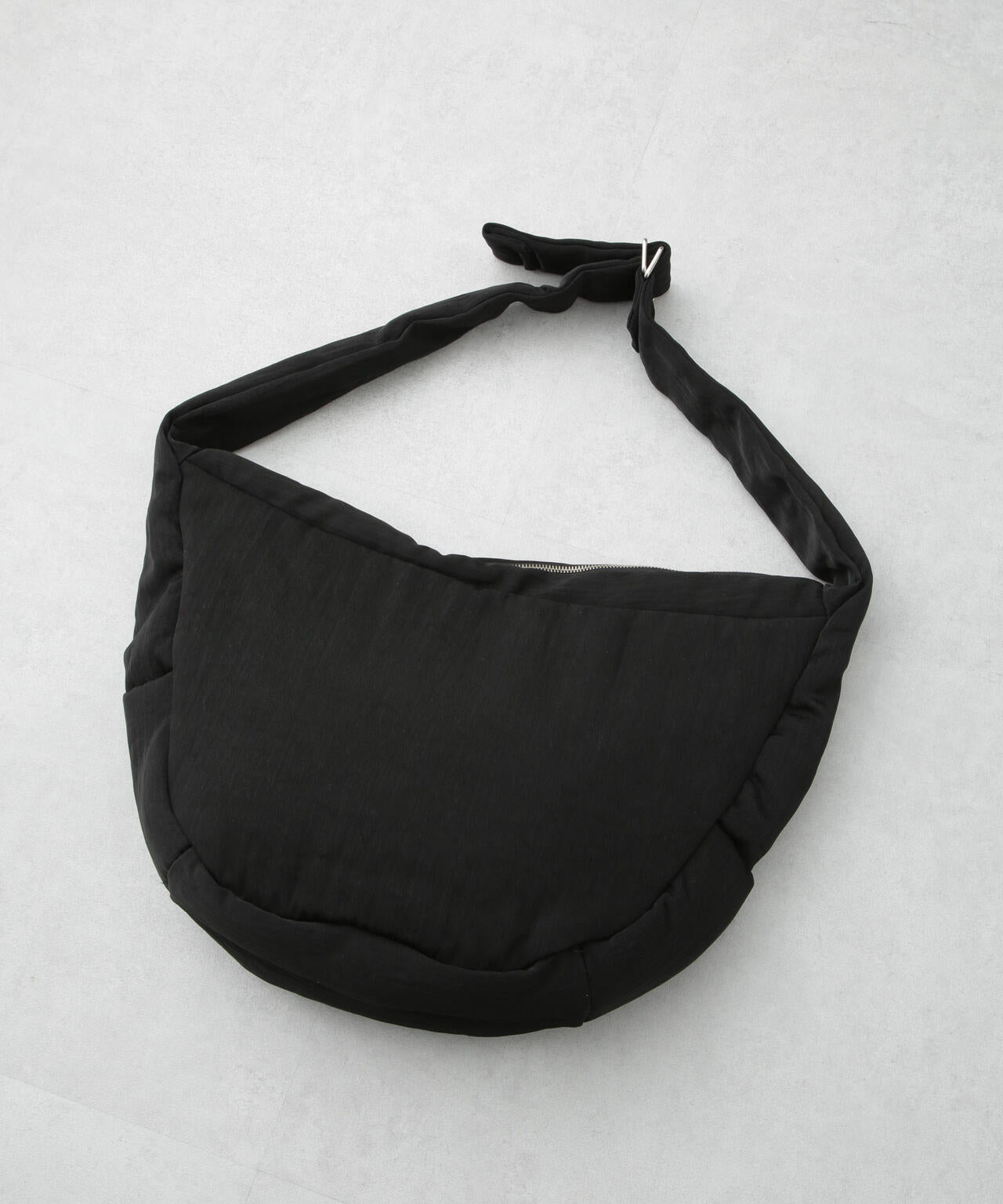 ITTI/別注 PUFFER MOON BAG /ショルダー 6704232073