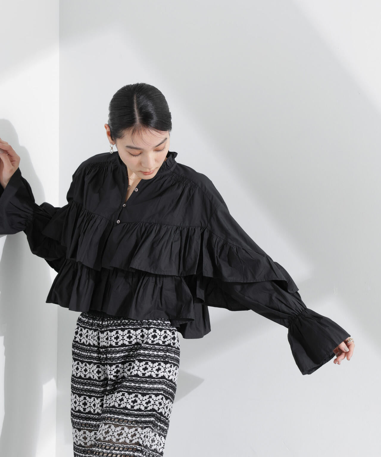 Sara mallika/COTTON VOLUMEFRILL SHORTBLOUSE 6715120034