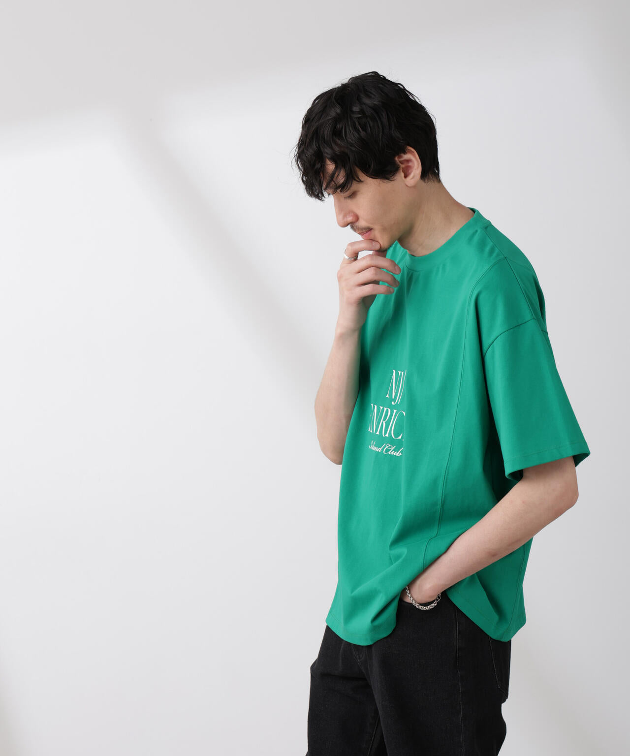 「NJ/CLUB」 ENRICHプリント切り替え Tシャツ 6685124223