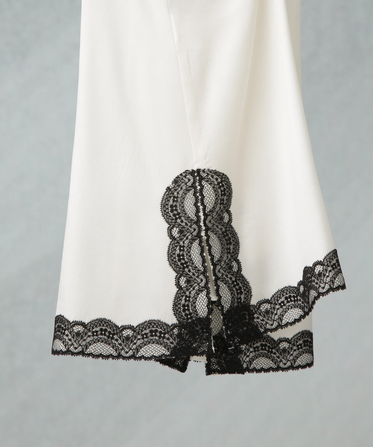 ANTHEM A/POWDERY SILK LACE CAMISOLE 6715121007