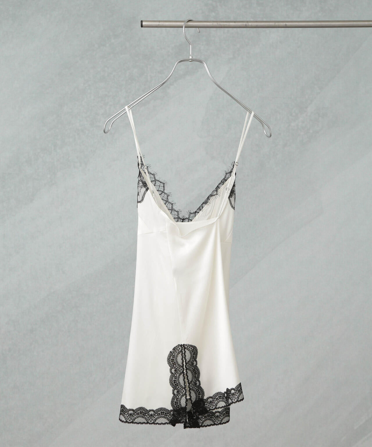 ANTHEM A/POWDERY SILK LACE CAMISOLE 6715121007