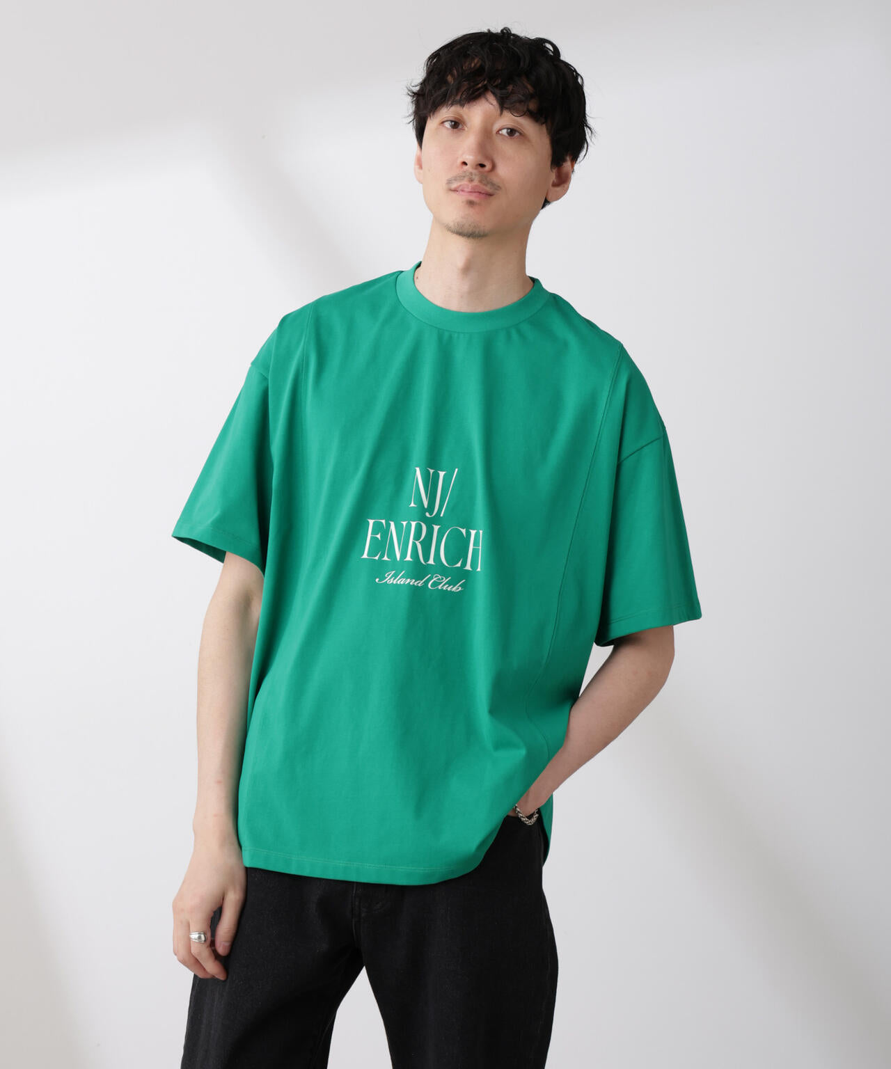 「NJ/CLUB」 ENRICHプリント切り替え Tシャツ 6685124223