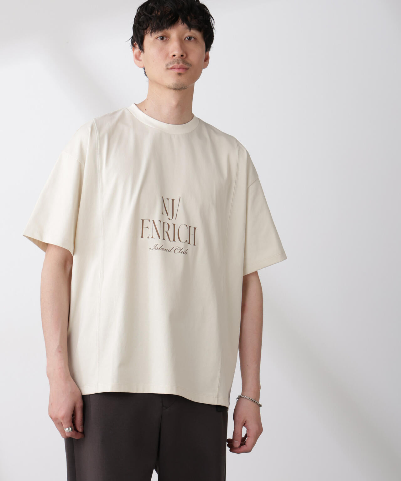 「NJ/CLUB」 ENRICHプリント切り替え Tシャツ 6685124223