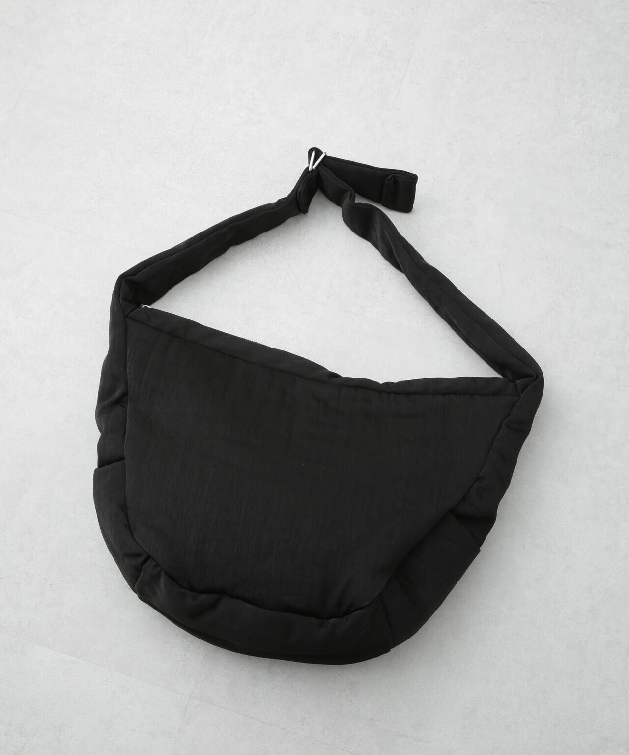 ITTI/別注 PUFFER MOON BAG /ショルダー 6704232073
