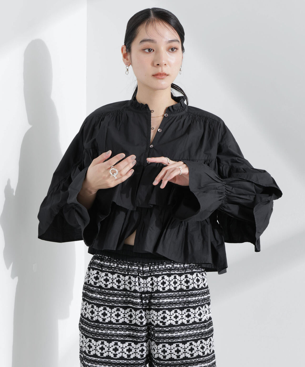 Sara mallika/COTTON VOLUMEFRILL SHORTBLOUSE 6715120034