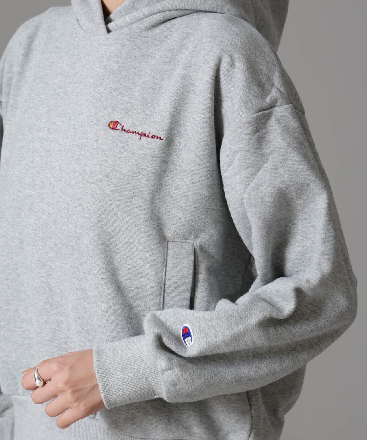 Champion/HOODED SWEATSHIRT 6714223032