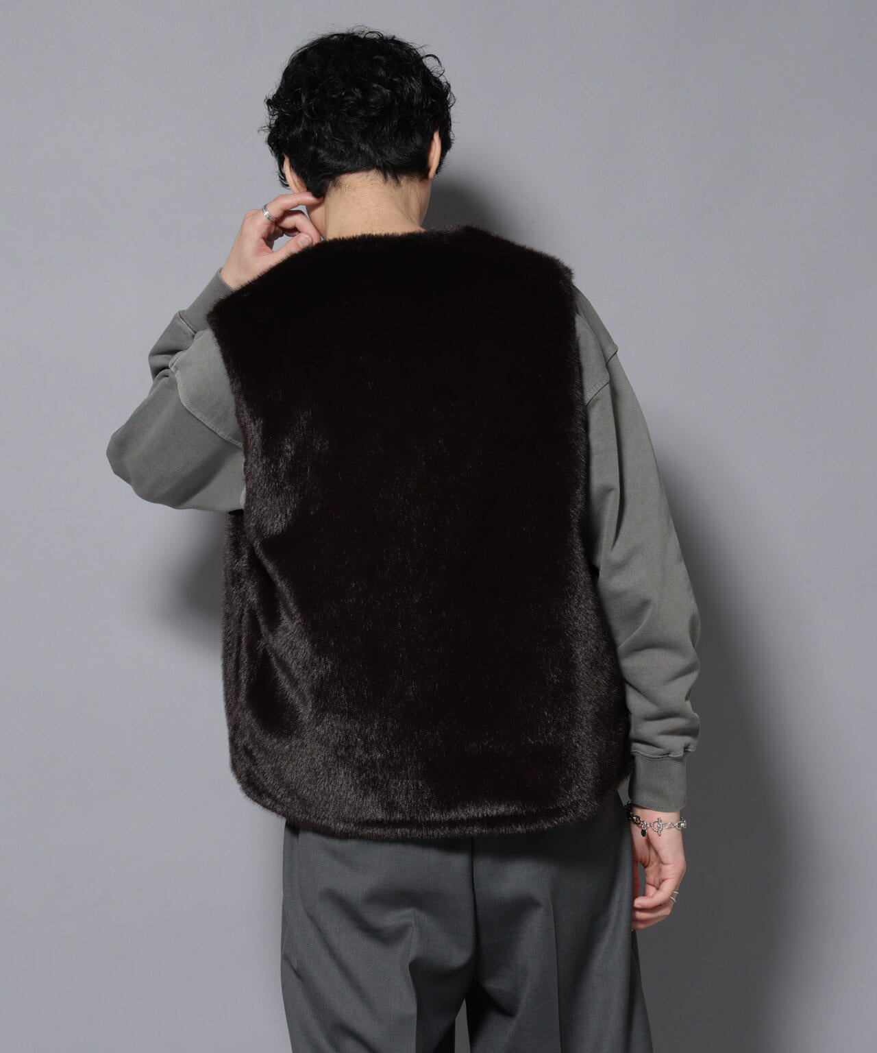 ｢西川ダウン(R)｣ FUSIONSYSTEMフェイクファーベスト 6685214208