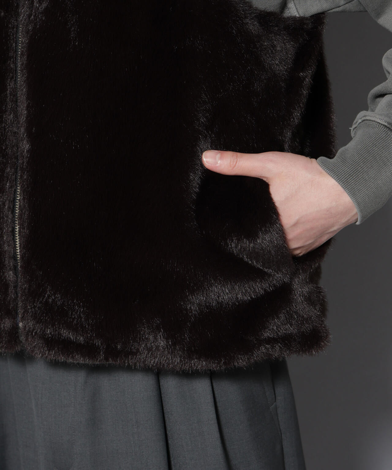 ｢西川ダウン(R)｣ FUSIONSYSTEMフェイクファーベスト 6685214208