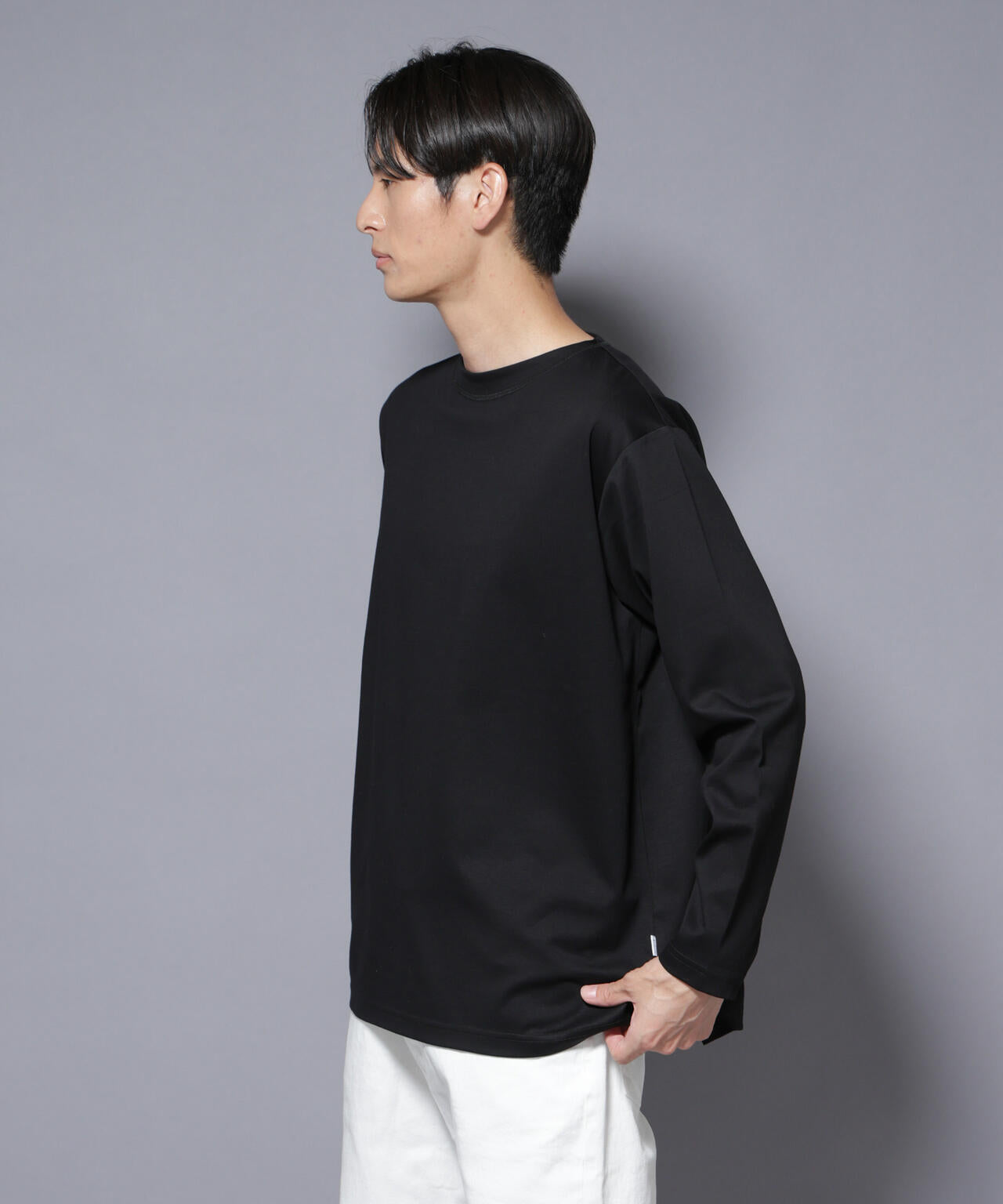 ｢NJ/CLUB｣モクロディ ボートネック サイドスリットTシャツ 6685223214