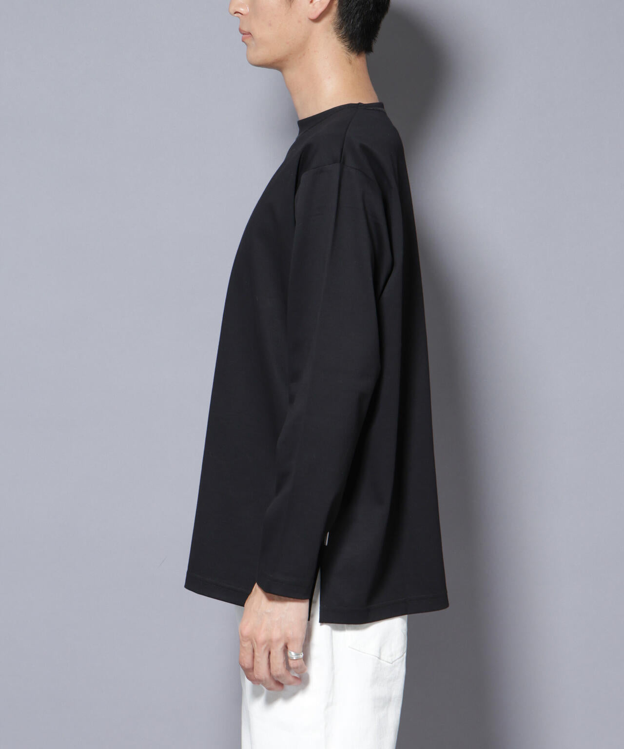 ｢NJ/CLUB｣モクロディ ボートネック サイドスリットTシャツ 6685223214