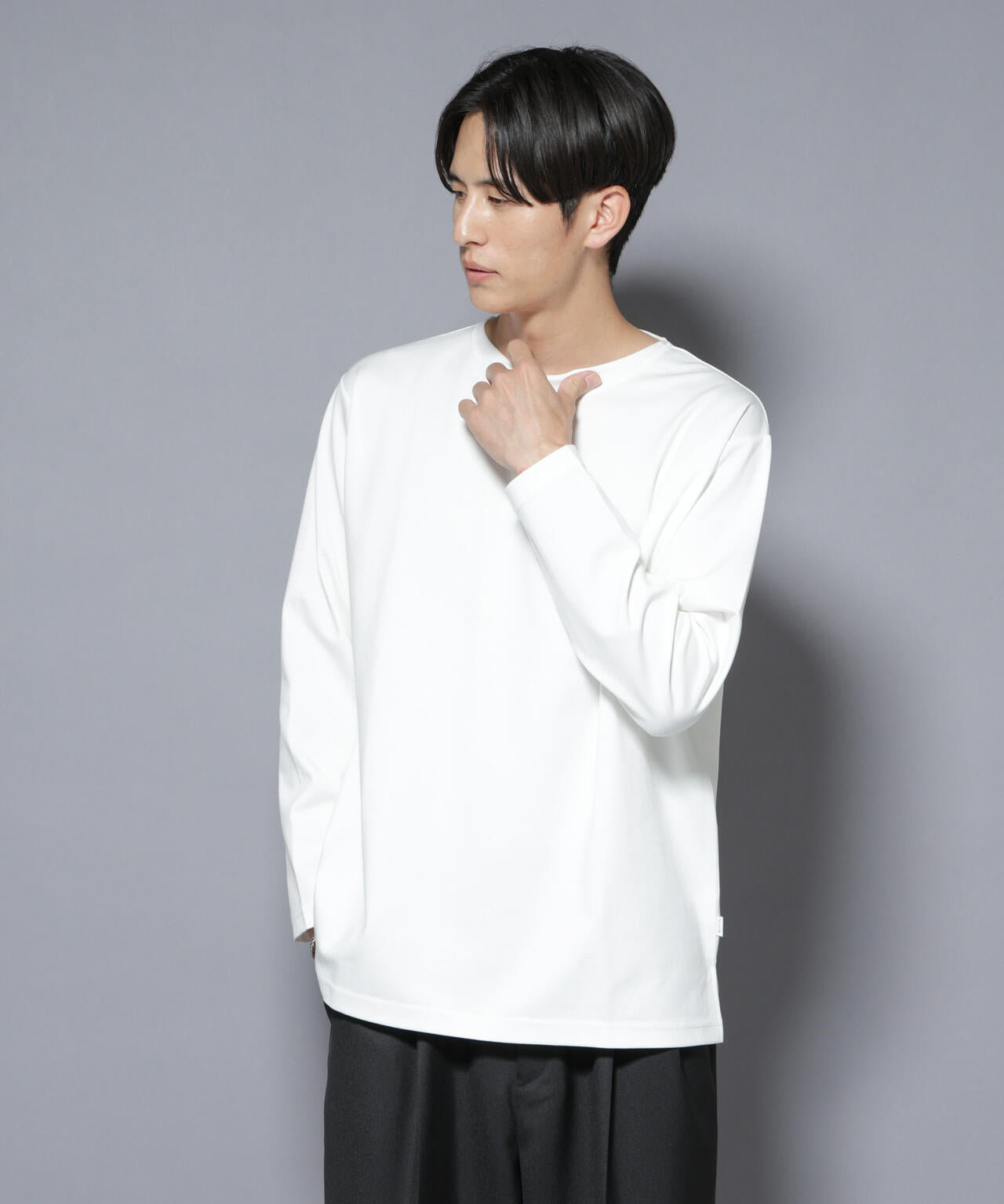 ｢NJ/CLUB｣モクロディ ボートネック サイドスリットTシャツ 6685223214