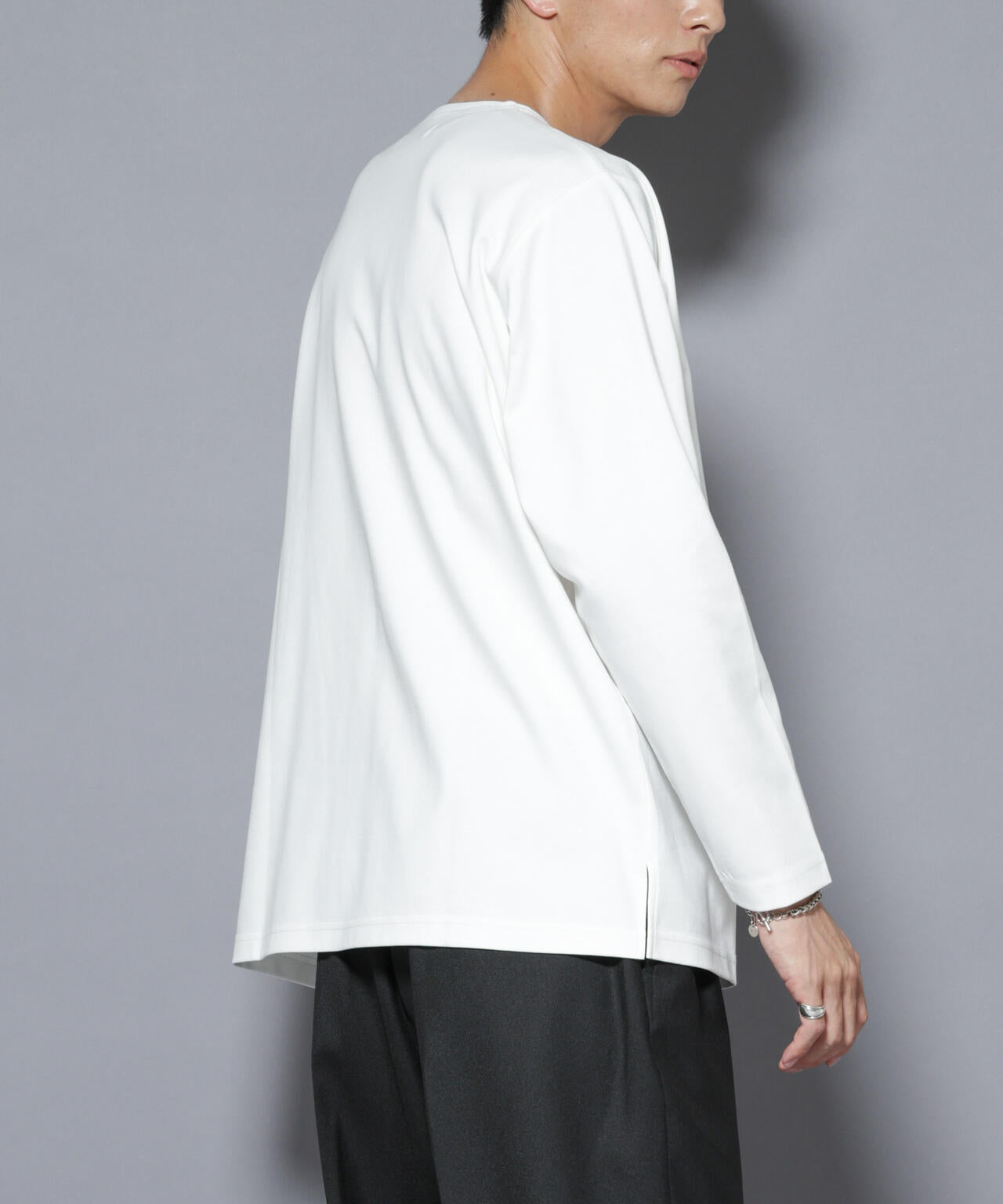 ｢NJ/CLUB｣モクロディ ボートネック サイドスリットTシャツ 6685223214