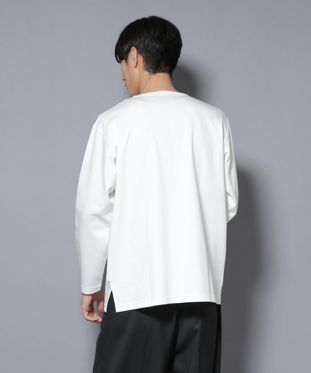 ｢NJ/CLUB｣モクロディ ボートネック サイドスリットTシャツ 6685223214