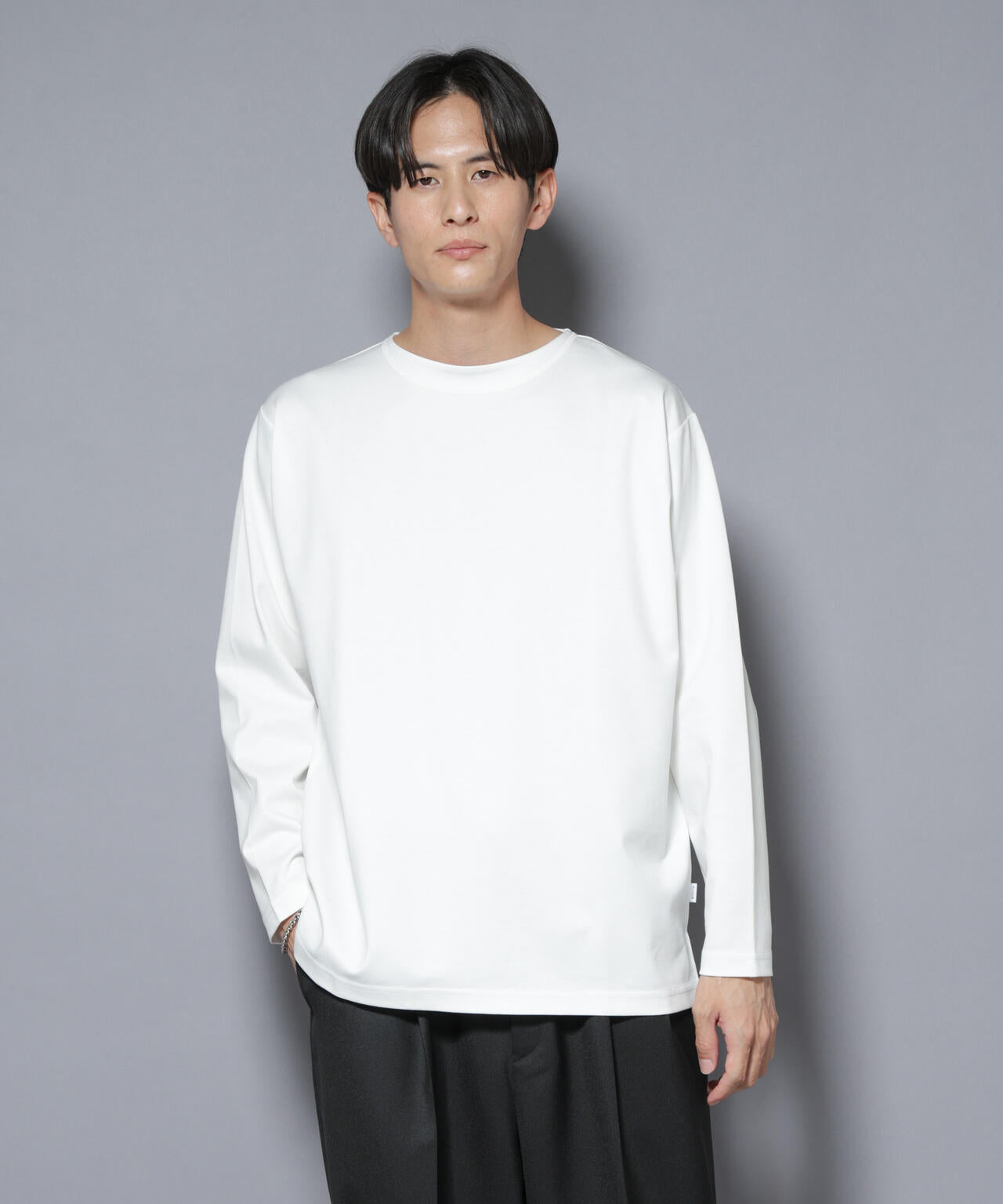 ｢NJ/CLUB｣モクロディ ボートネック サイドスリットTシャツ 6685223214
