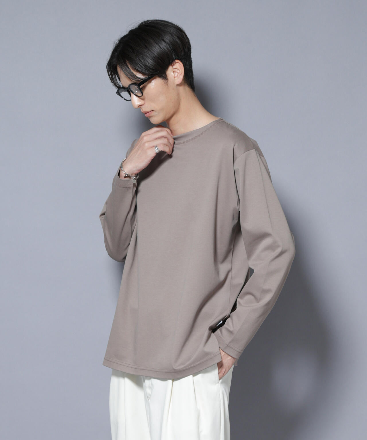 ｢NJ/CLUB｣モクロディ ボートネック サイドスリットTシャツ 6685223214