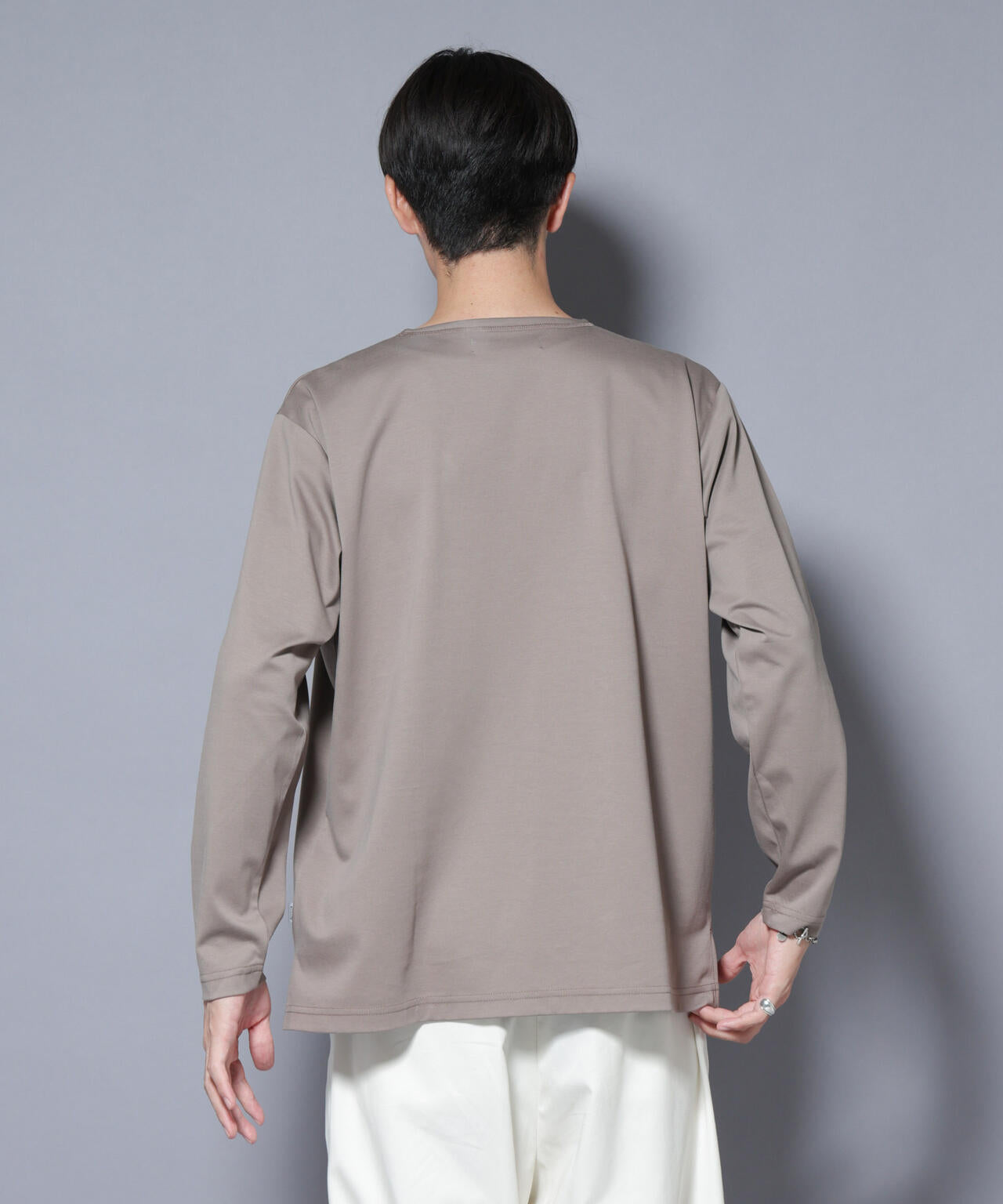 ｢NJ/CLUB｣モクロディ ボートネック サイドスリットTシャツ 6685223214