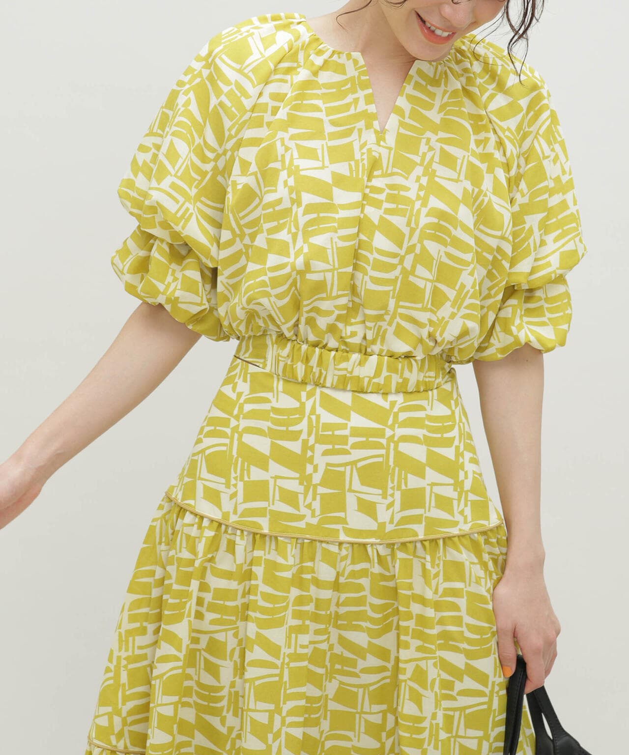 LB.03/幾何学柄バルーンスリーブブラウス 6693121309