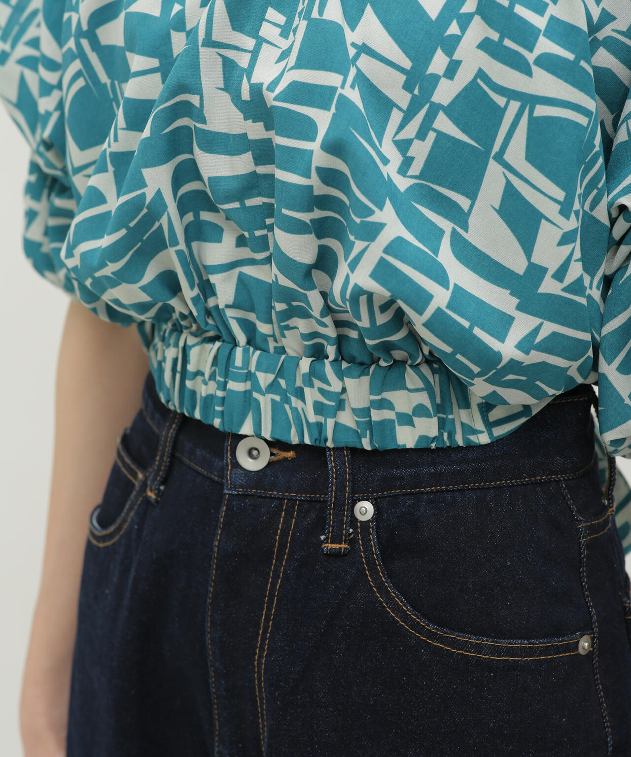 LB.03/幾何学柄バルーンスリーブブラウス 6693121309