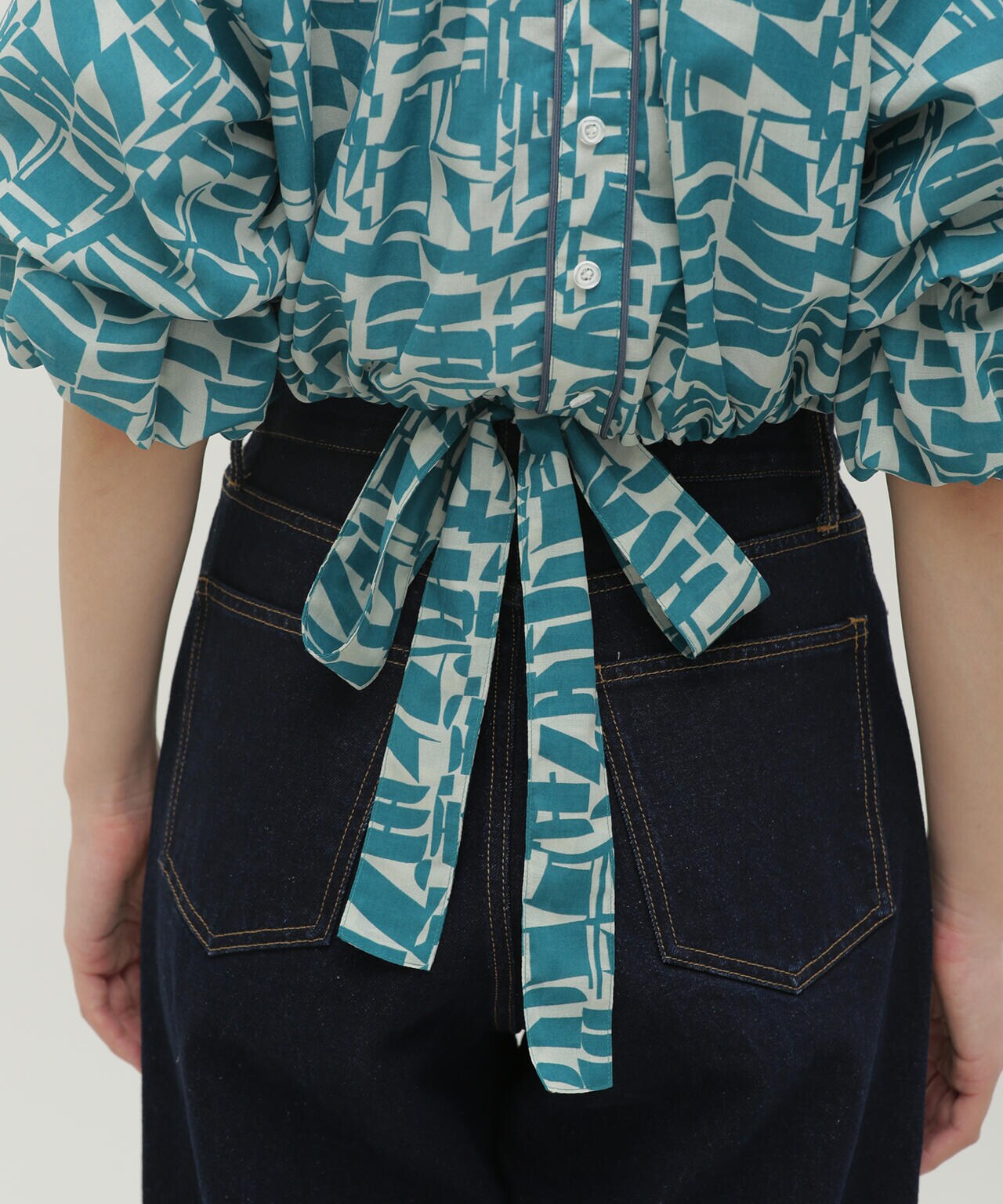 LB.03/幾何学柄バルーンスリーブブラウス 6693121309