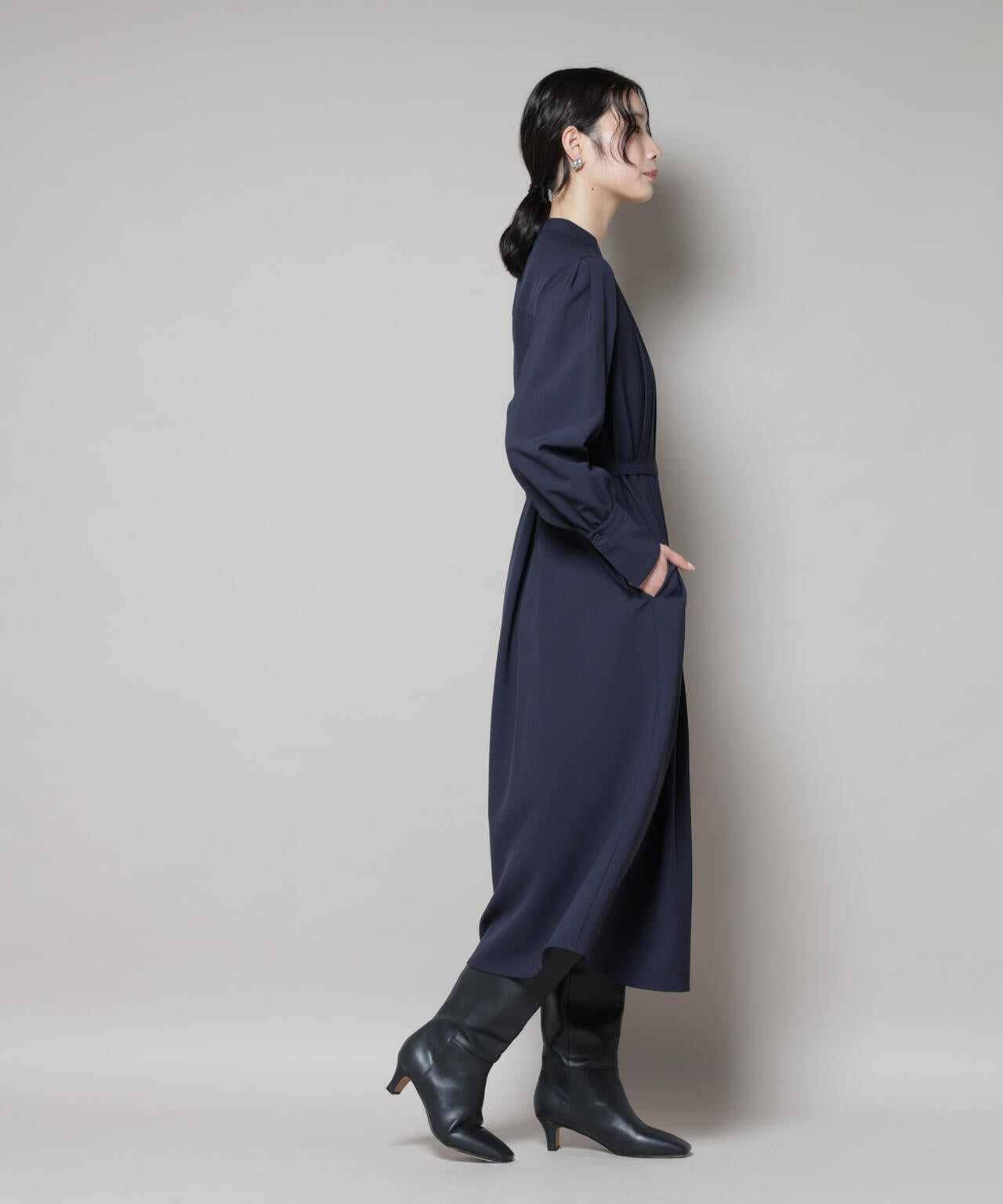 ダブルクロスベルト付きタックワンピース 6695219324