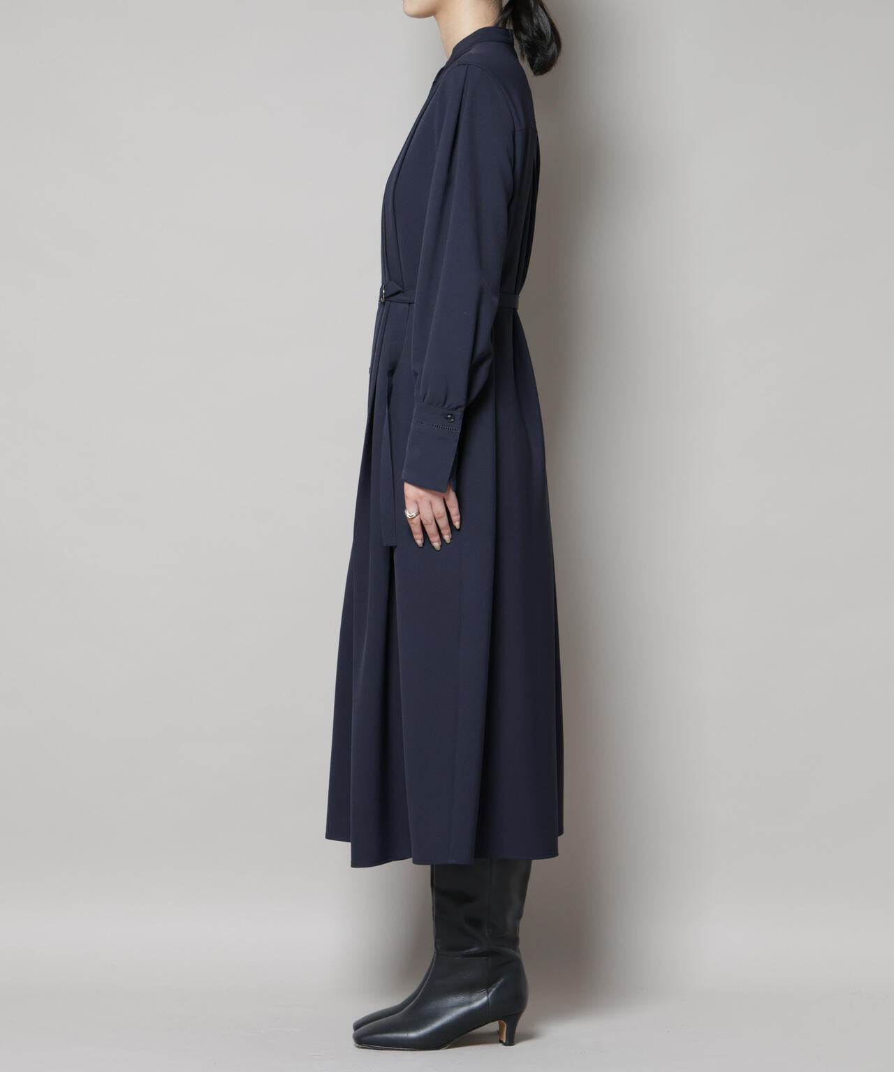 ダブルクロスベルト付きタックワンピース 6695219324