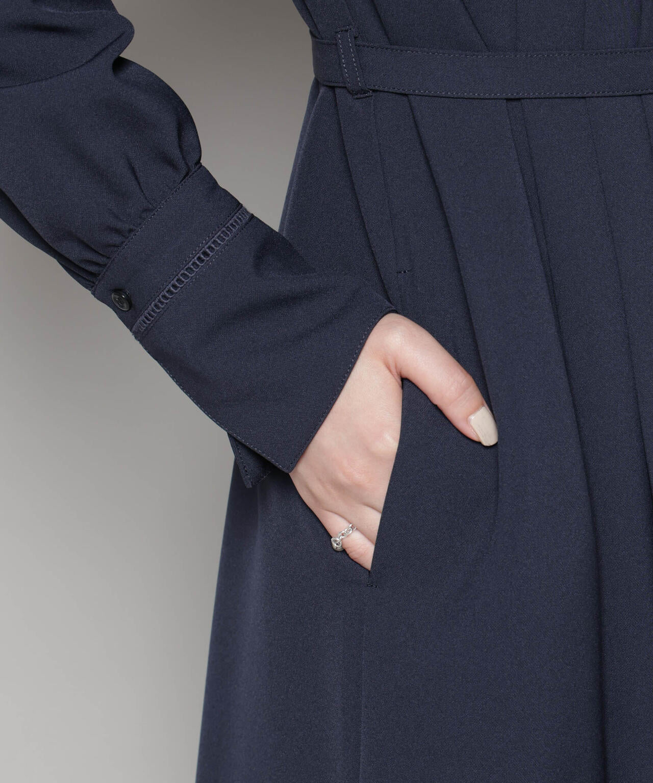 ダブルクロスベルト付きタックワンピース 6695219324