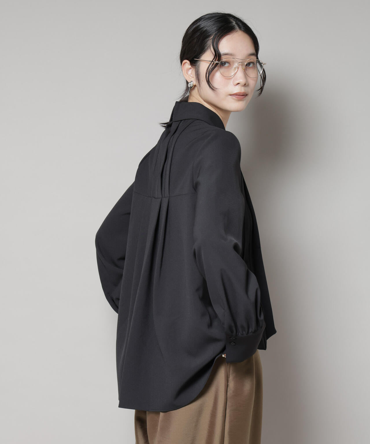 ダブルクロス衿付きハシゴレースブラウス 6695220316