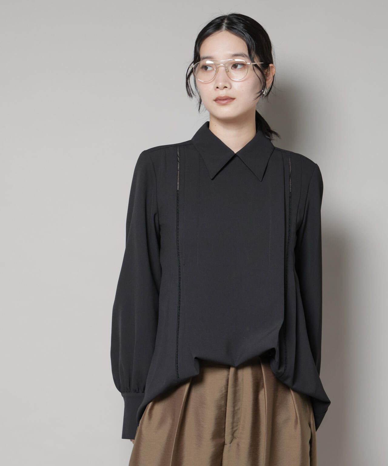 ダブルクロス衿付きハシゴレースブラウス 6695220316