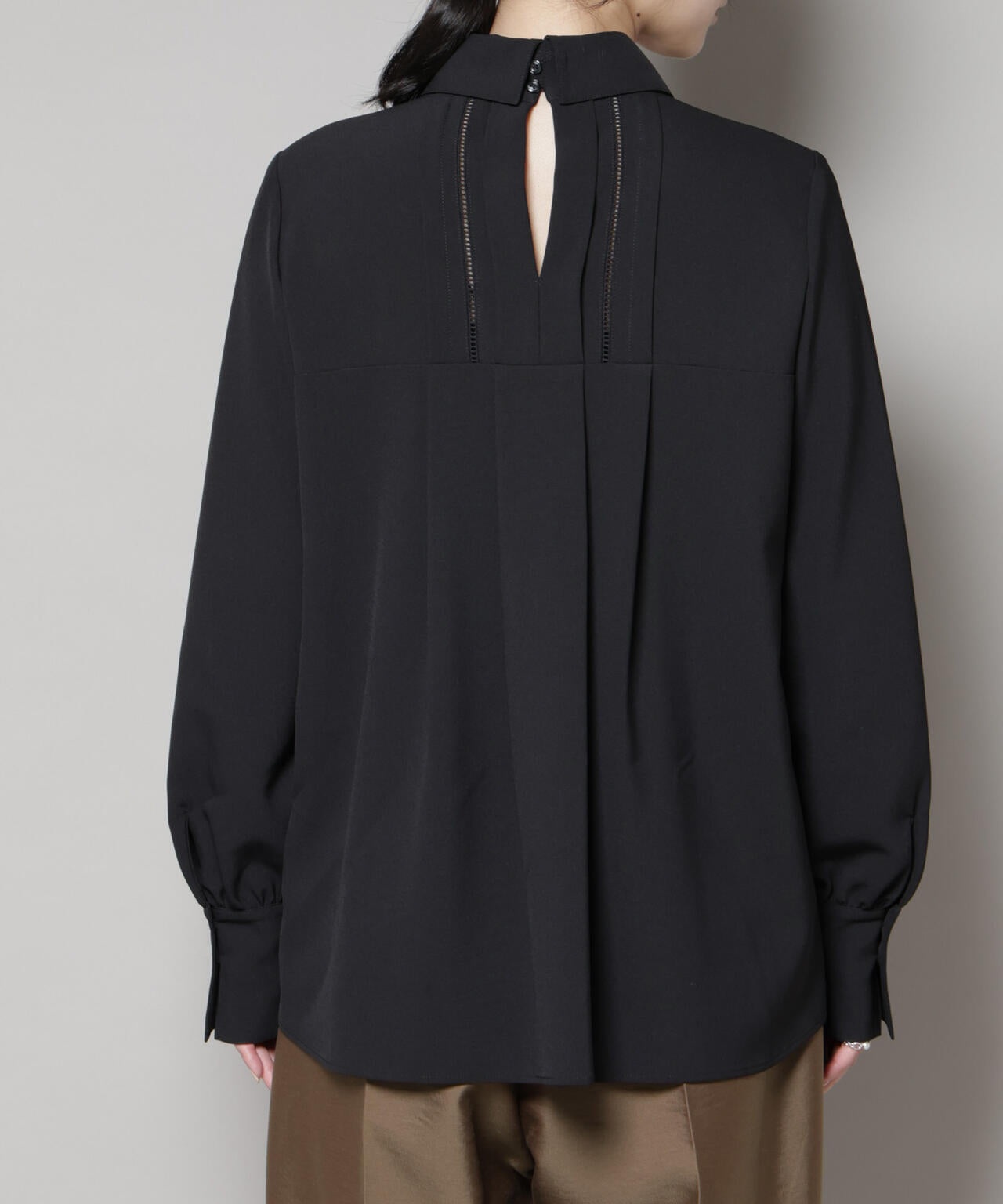 ダブルクロス衿付きハシゴレースブラウス 6695220316