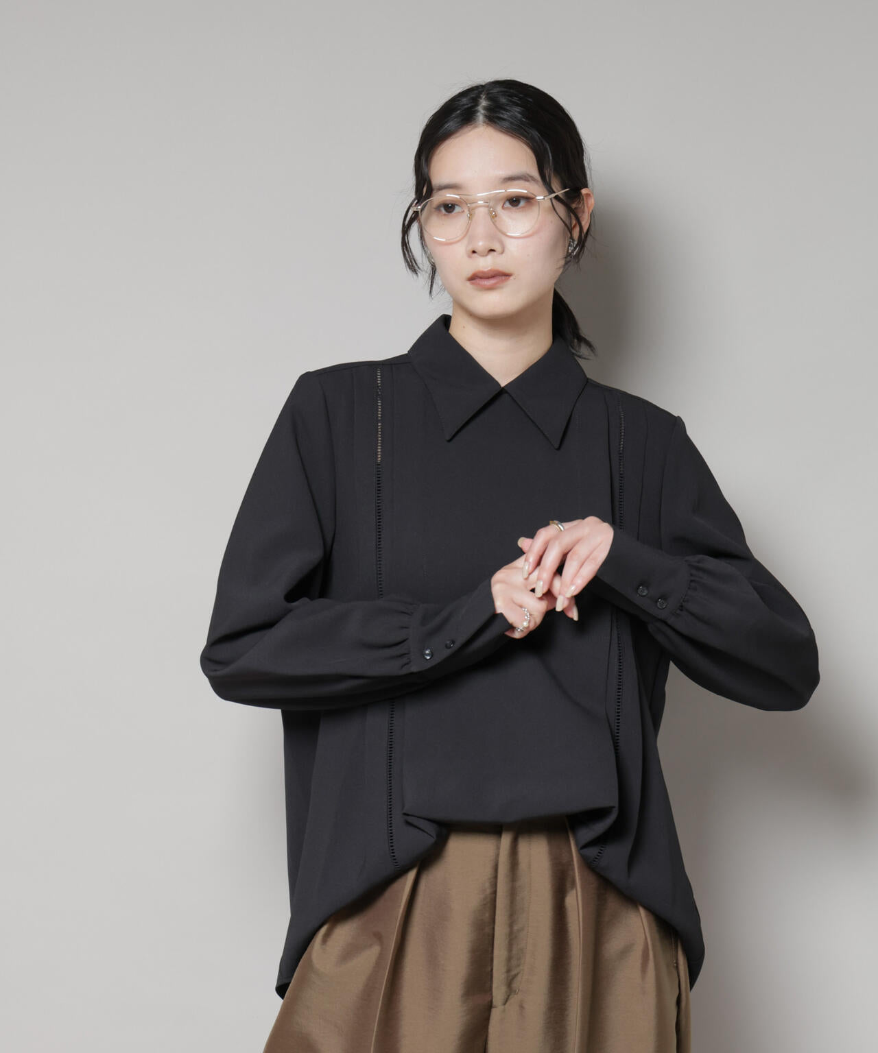 ダブルクロス衿付きハシゴレースブラウス 6695220316