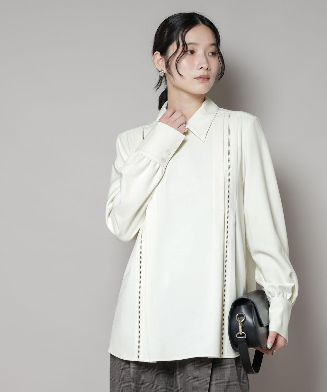 ダブルクロス衿付きハシゴレースブラウス 6695220316