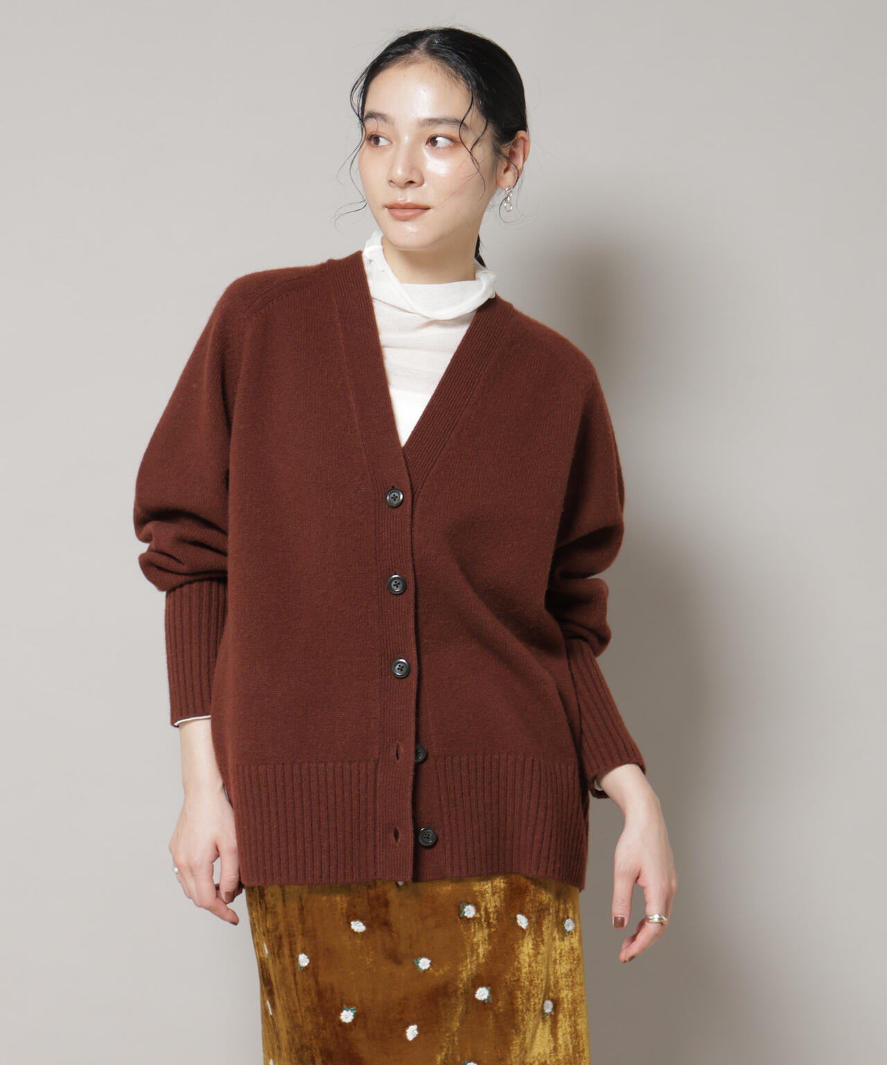 AQUAウールカシミヤVネックカーディガン 6695222311